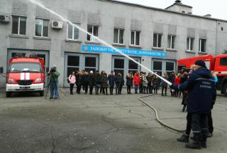 Рятувальники Кам’янського провели екскурсію для дівчат з вивчення предмета «Захист Вітчизни»